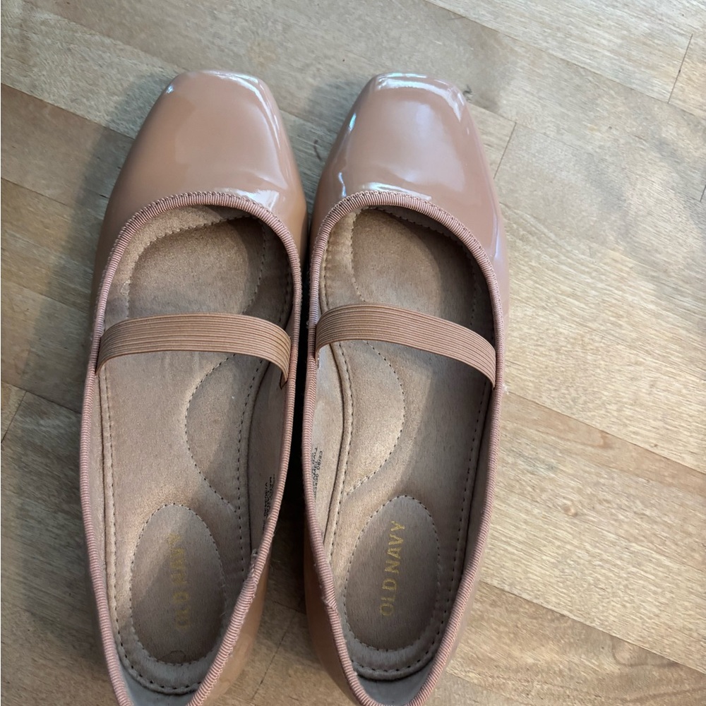 Old Navy Women's Nude Patent Ballet Flats